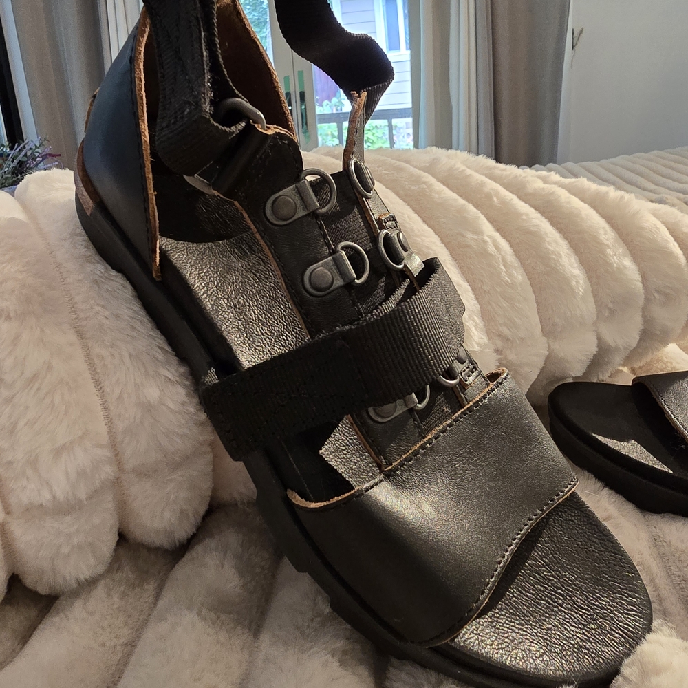 Sorel Black Leather Strap Sandals